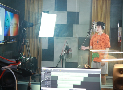 渾厚之聲 新疆專題配音與影視節(jié)目制作的融合藝術